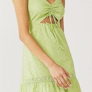 Size medium live to be spoiled green lace dress